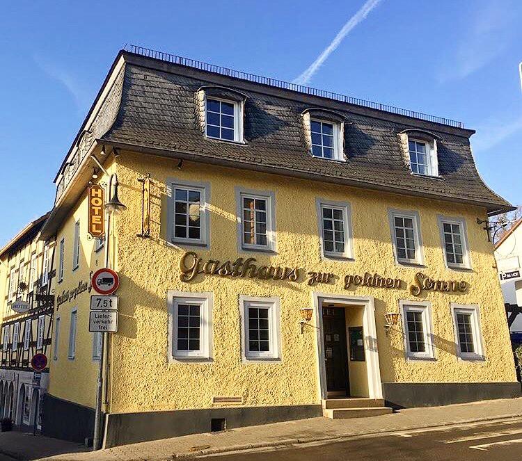 Hotel Zur Goldenen Sonne Usingen エクステリア 写真